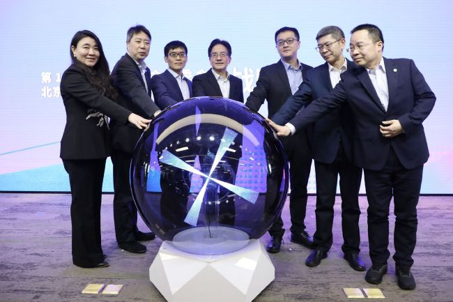 对于片方来说，线上首映礼的举办方式更加简单高效